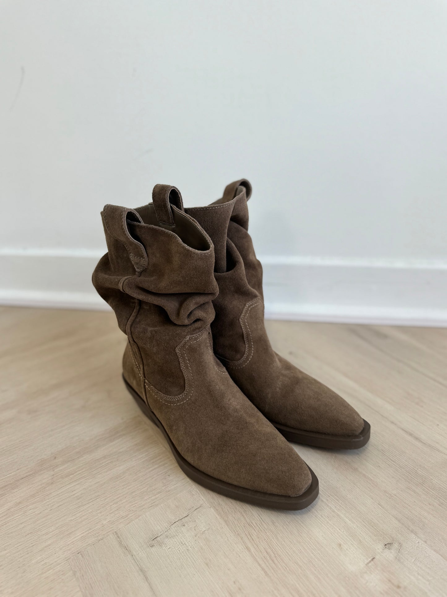 真皮麂皮皺褶尖頭短BOOT