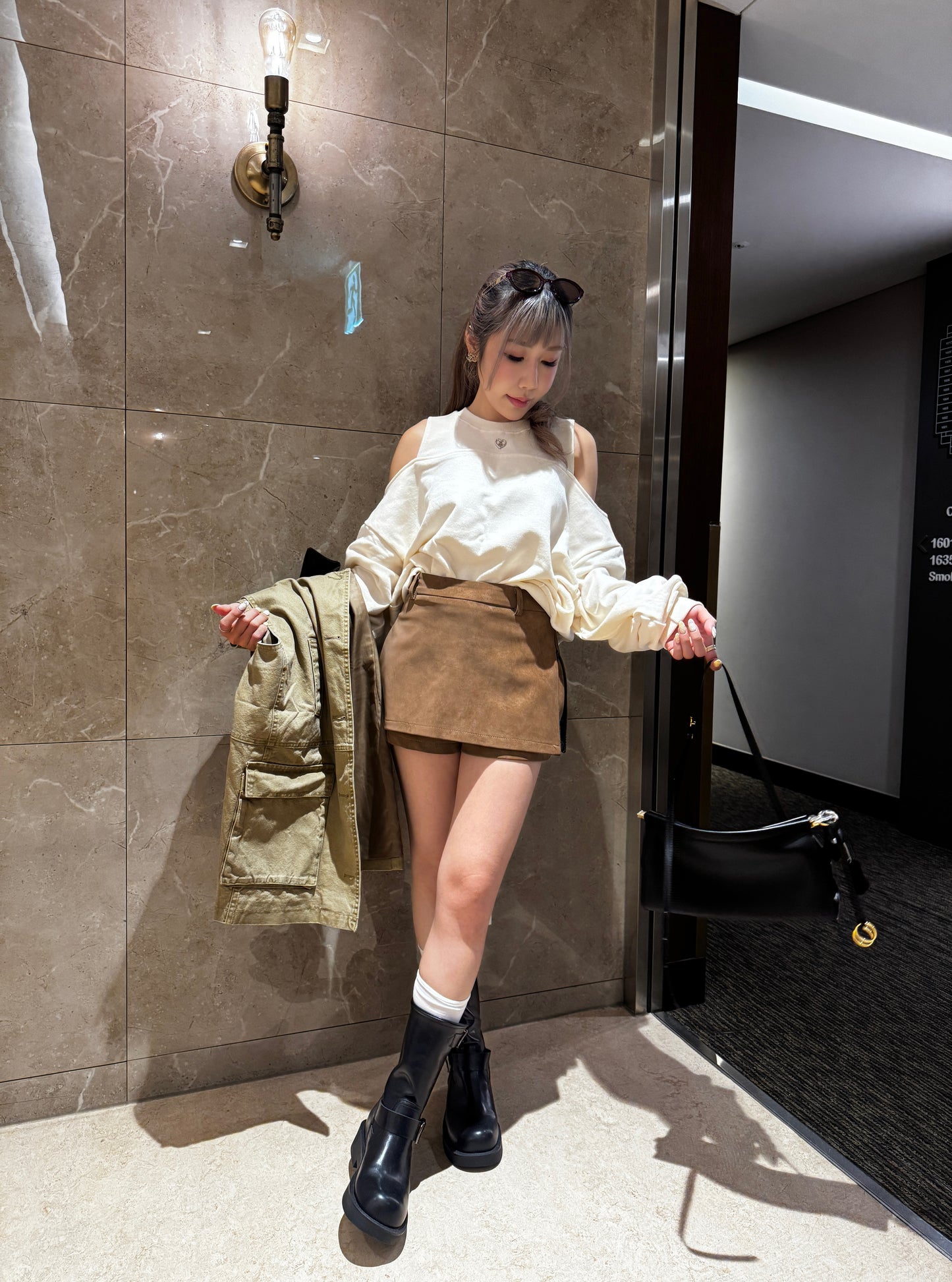 心心銀扣露肩衛衣 ( 黑/米白/灰/淡軍綠 )