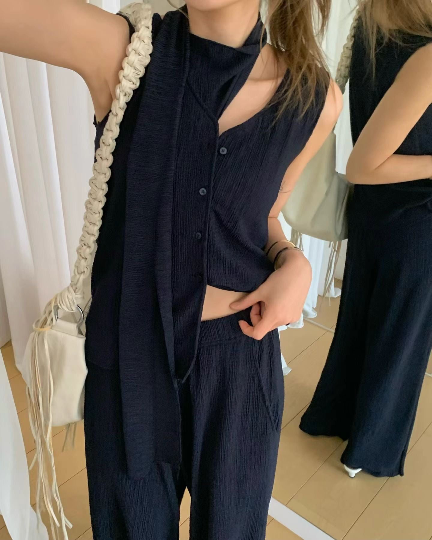 樹紋掛頸鈕扣背心 ( 白/深藍 )