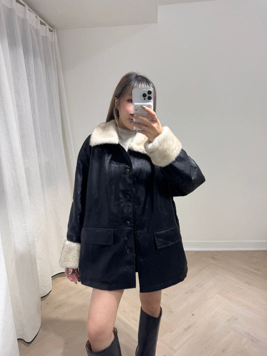 併毛毛黑色仿皮外套