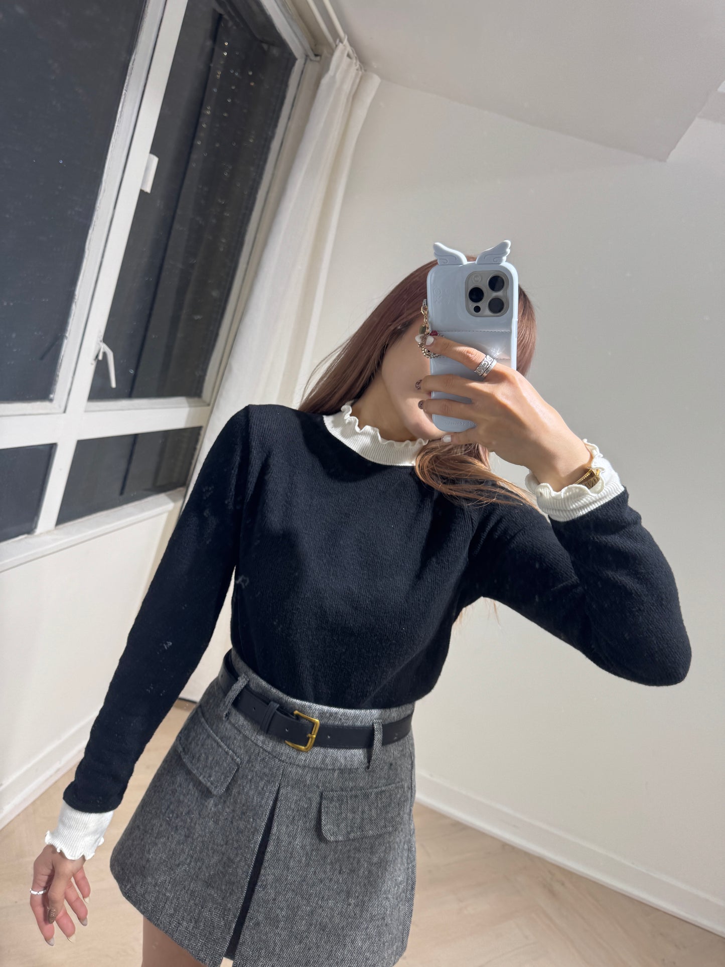 併色木耳邊抓毛上衣 ( 黑/白/藍/杏 )