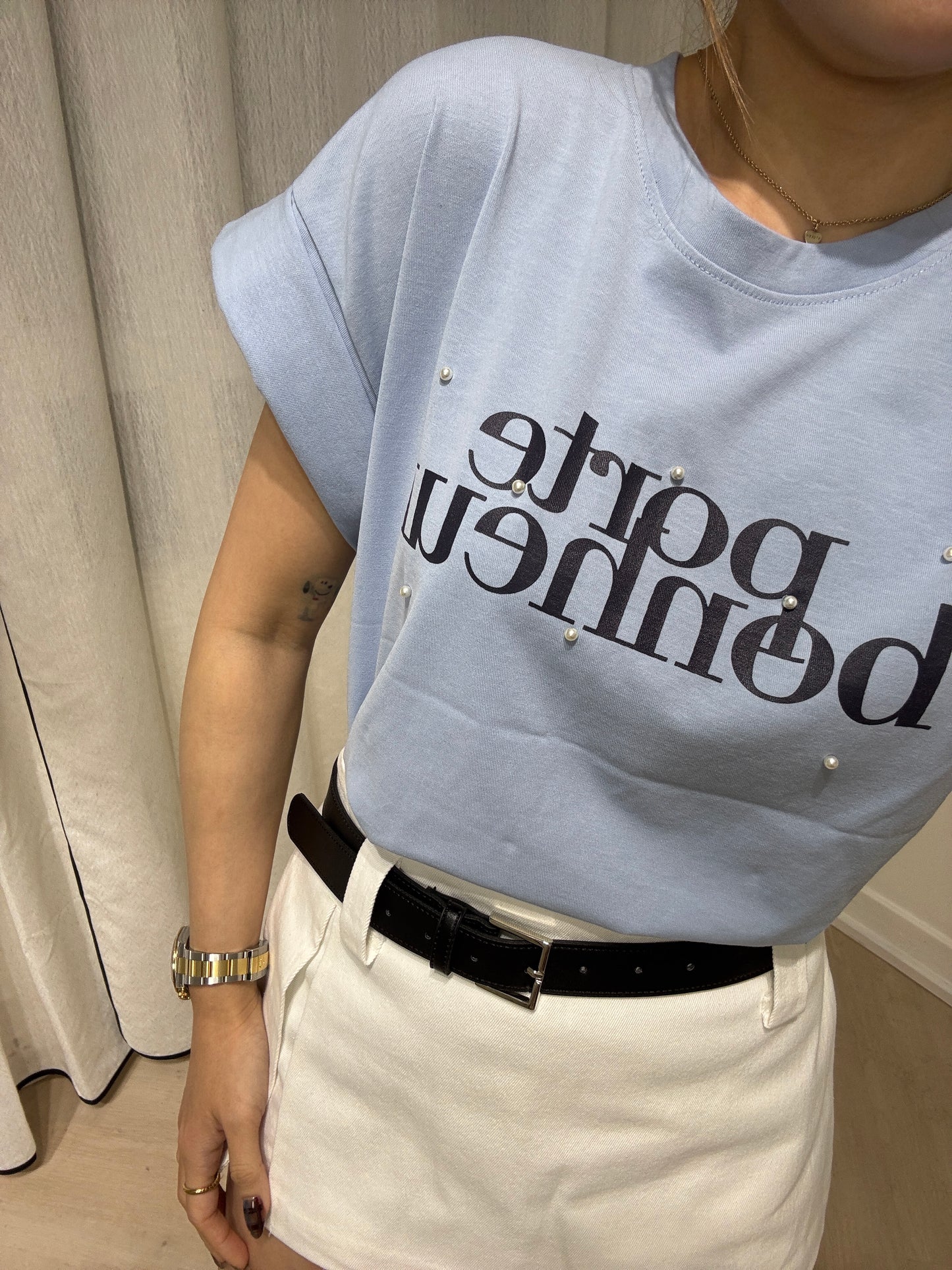 珍珠摺袖文字TEE ( 米/藍 )