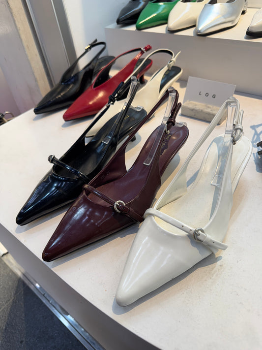 尖頭幼帶踭仔鞋