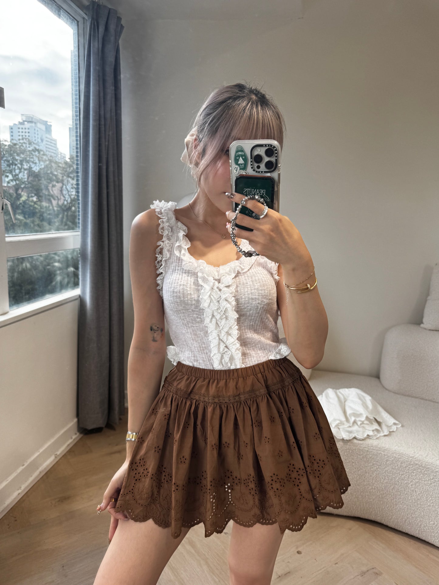 勾花波浪邊短裙 ( 白/啡 )