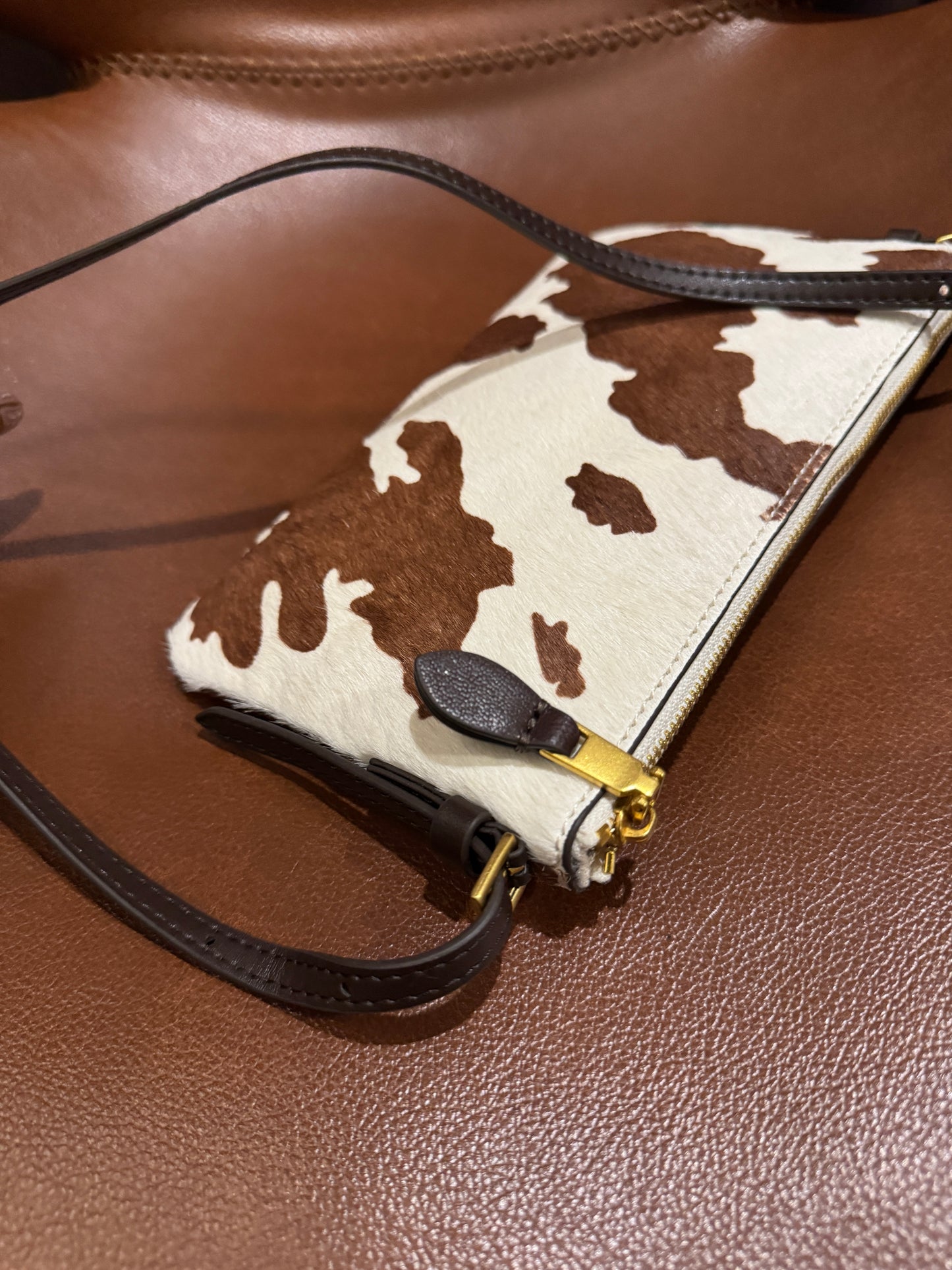 乳牛紋真皮馬毛扁形手袋 ( 附長帶 )