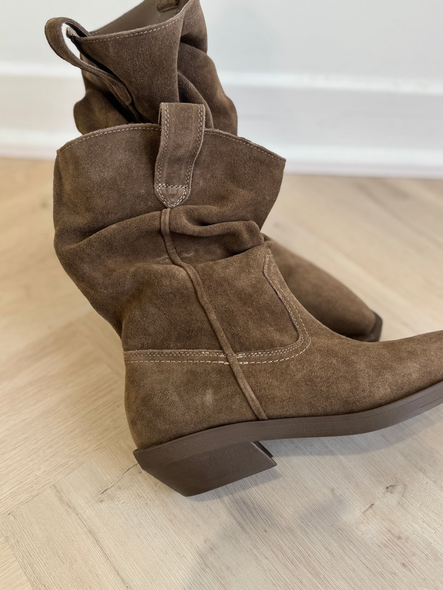 真皮麂皮皺褶尖頭短BOOT