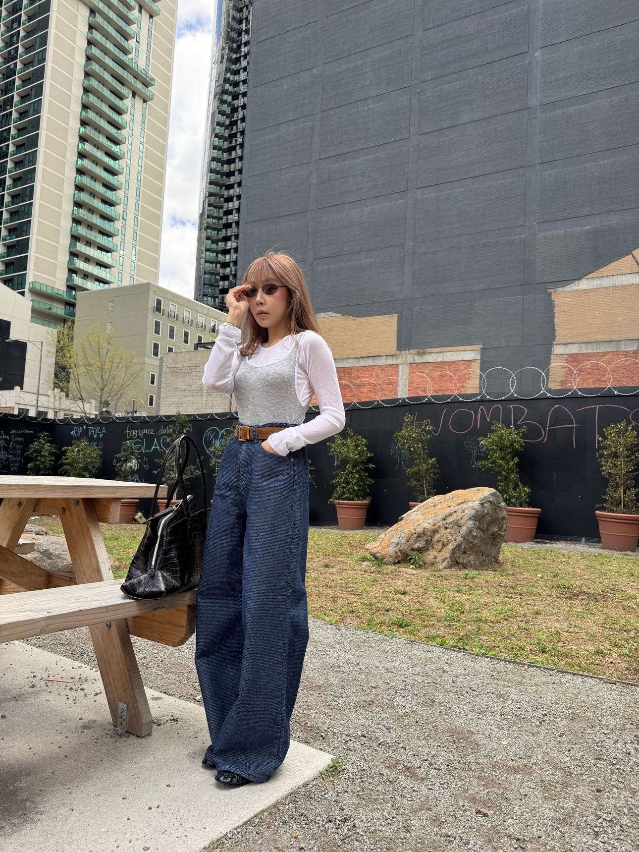 壓花紋深藍長牛仔褲 ( S/M/L )