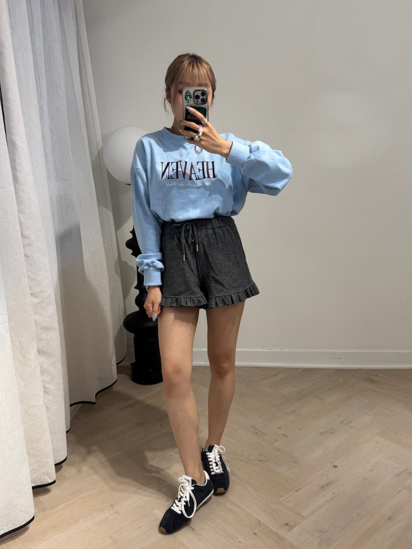 深灰色花邊腳綿絨短褲