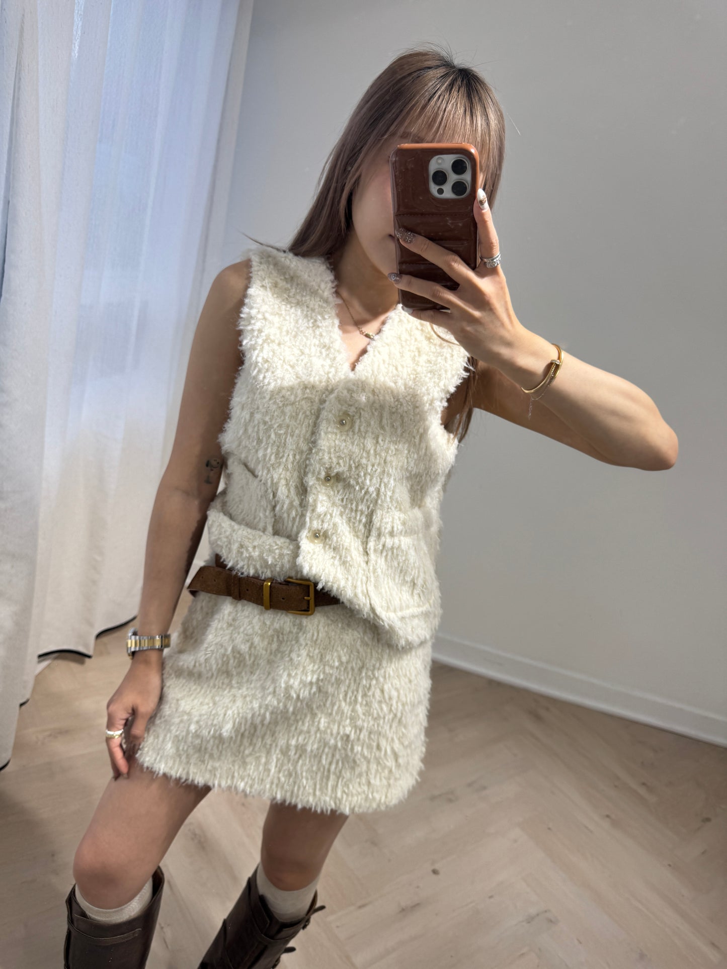 滑毛毛口袋背心外套 ( 白/杏 )