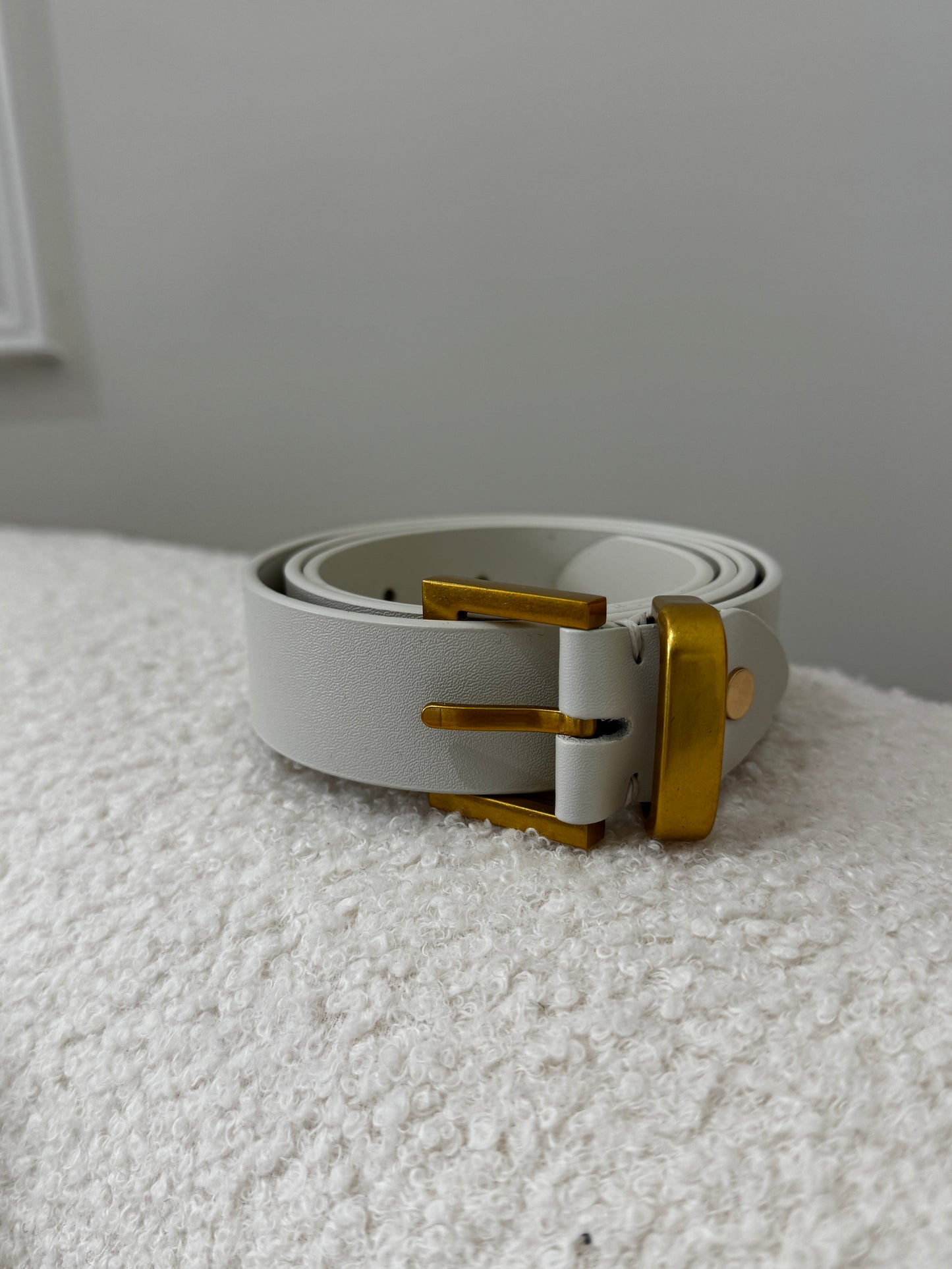 米白色金扣真皮皮帶