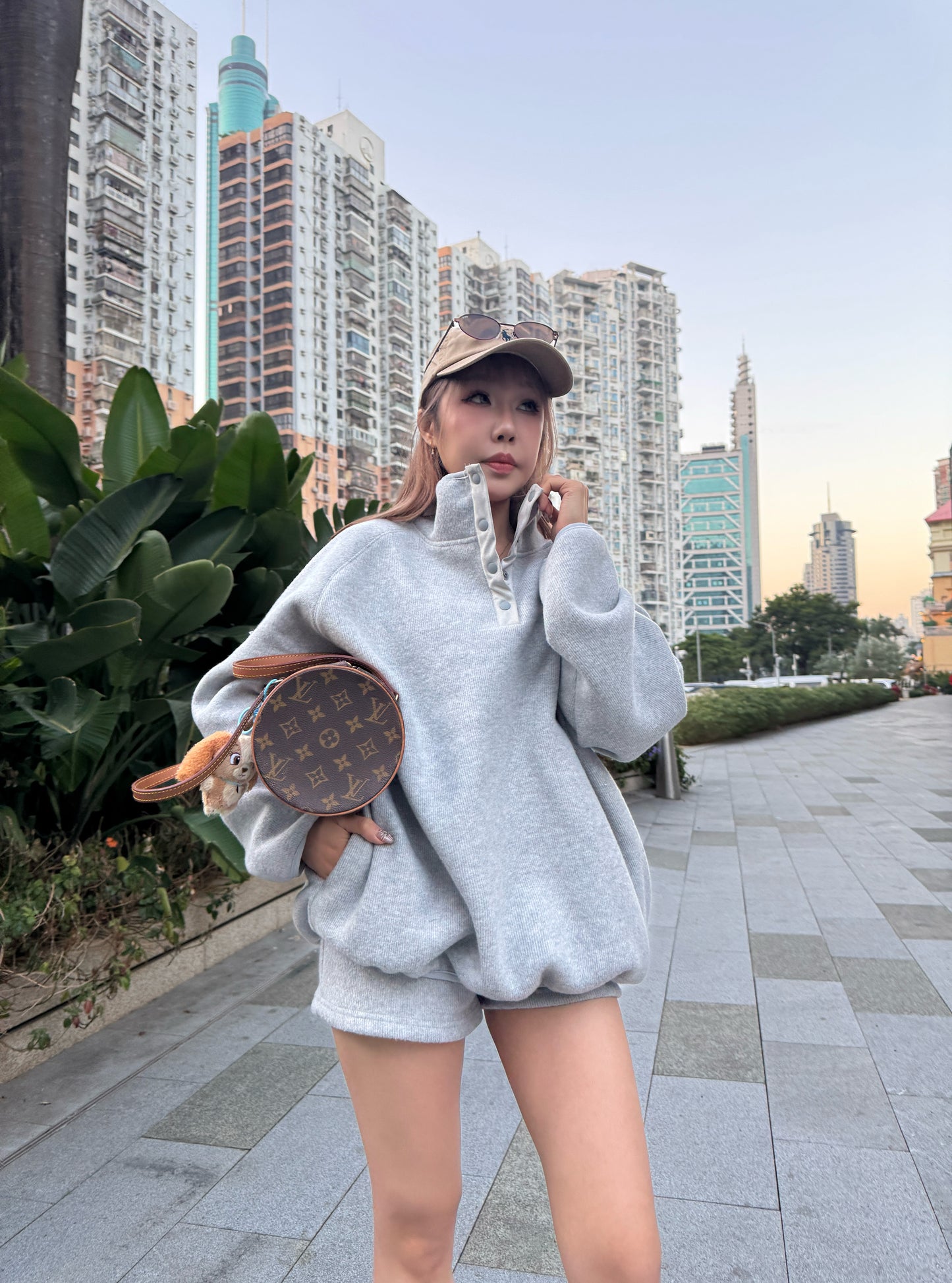 後刺繡運動套裝 ( 灰/米 )