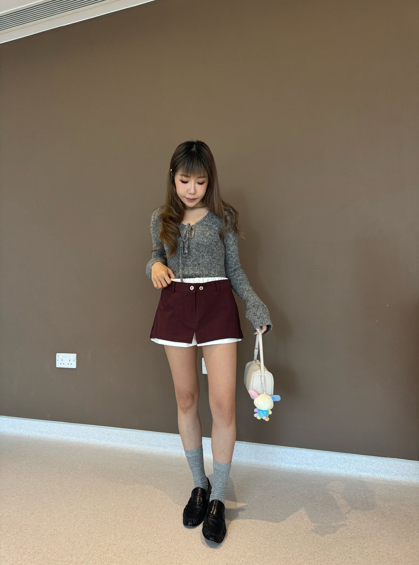 綁繩喇叭袖冷線上衣 ( 灰/米白 )