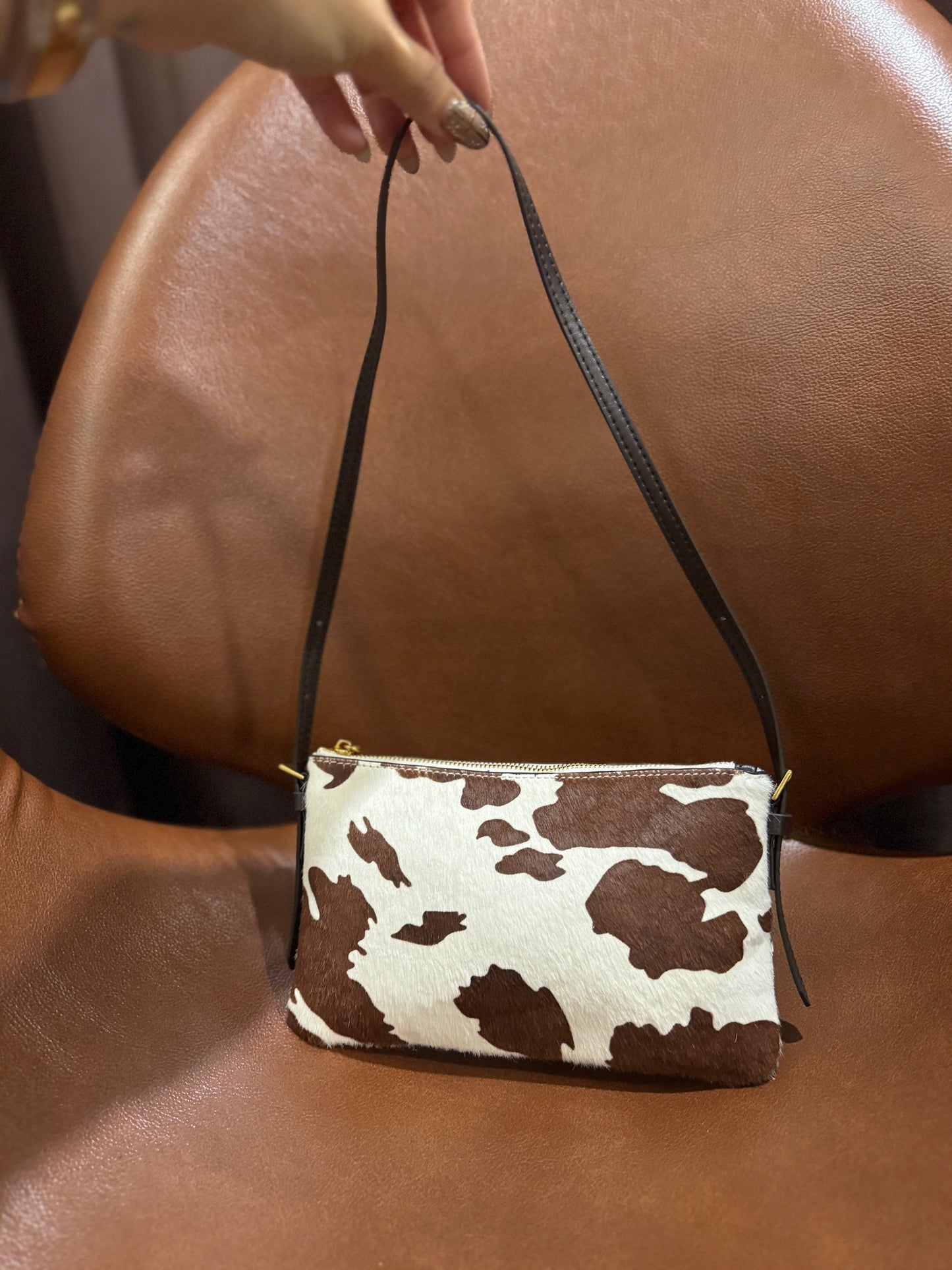 乳牛紋真皮馬毛扁形手袋 ( 附長帶 )