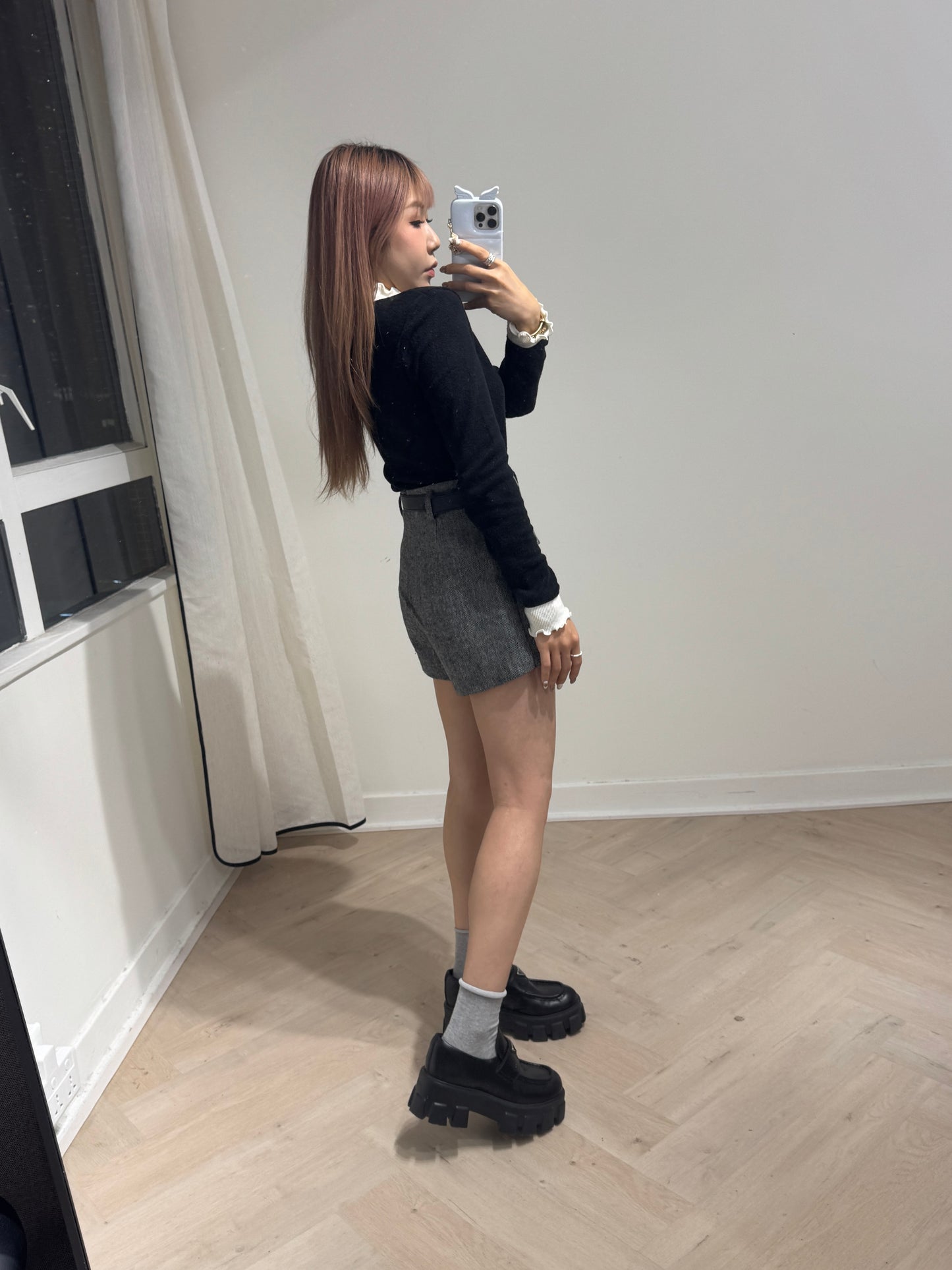 併色木耳邊抓毛上衣 ( 黑/白/藍/杏 )