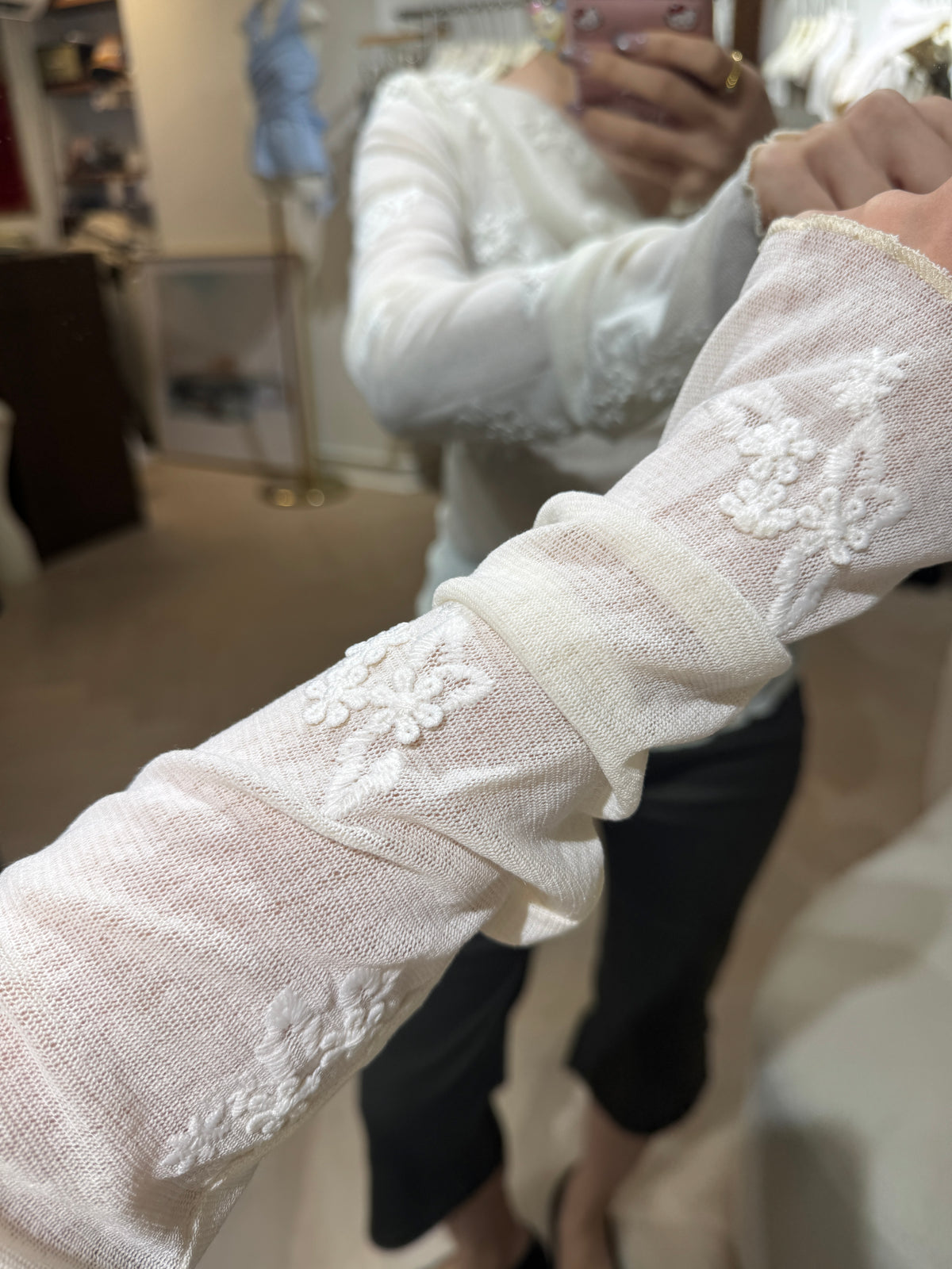 立體花刺繡垂領米色TOP