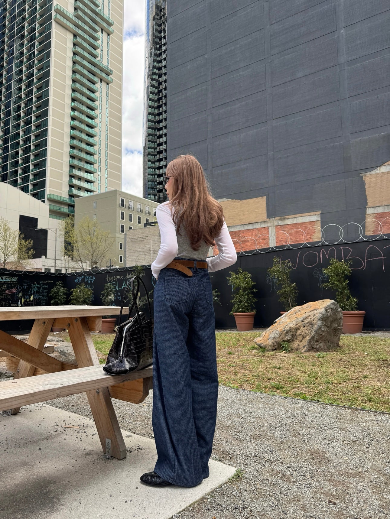 壓花紋深藍長牛仔褲 ( S/M/L )