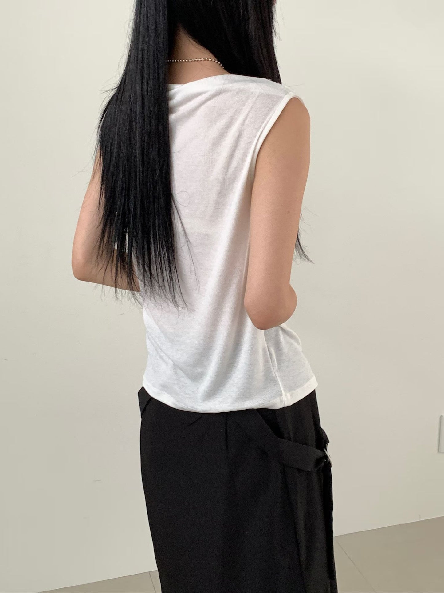 垂領修腰背心 ( 黑/白/灰 )