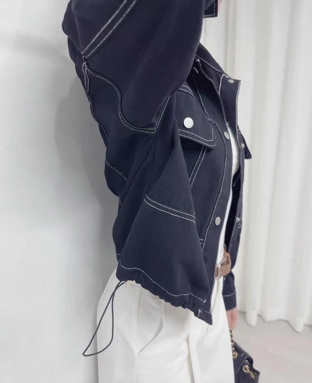 明線薄斜布外套 ( 黑/米 )