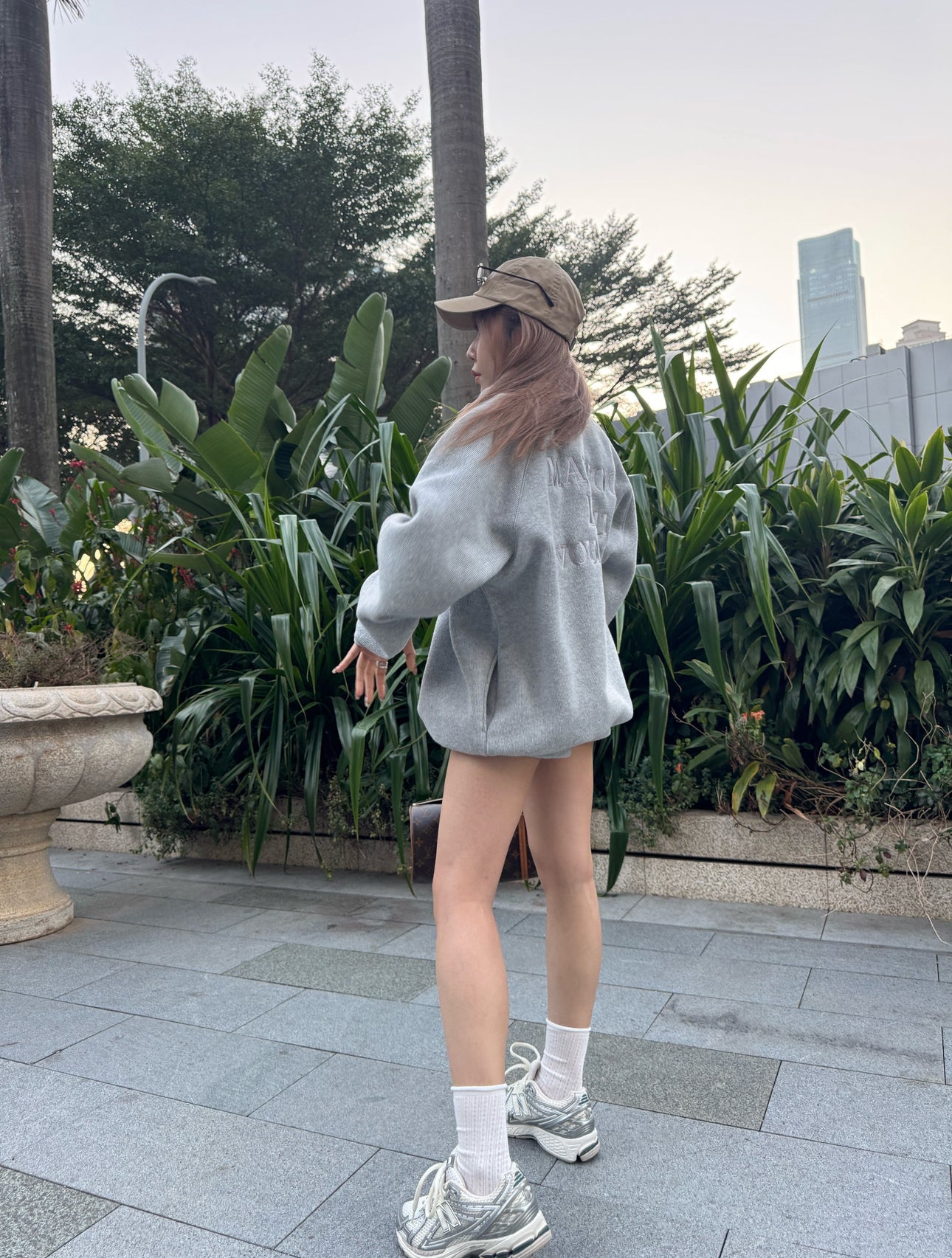 後刺繡運動套裝 ( 灰/米 )