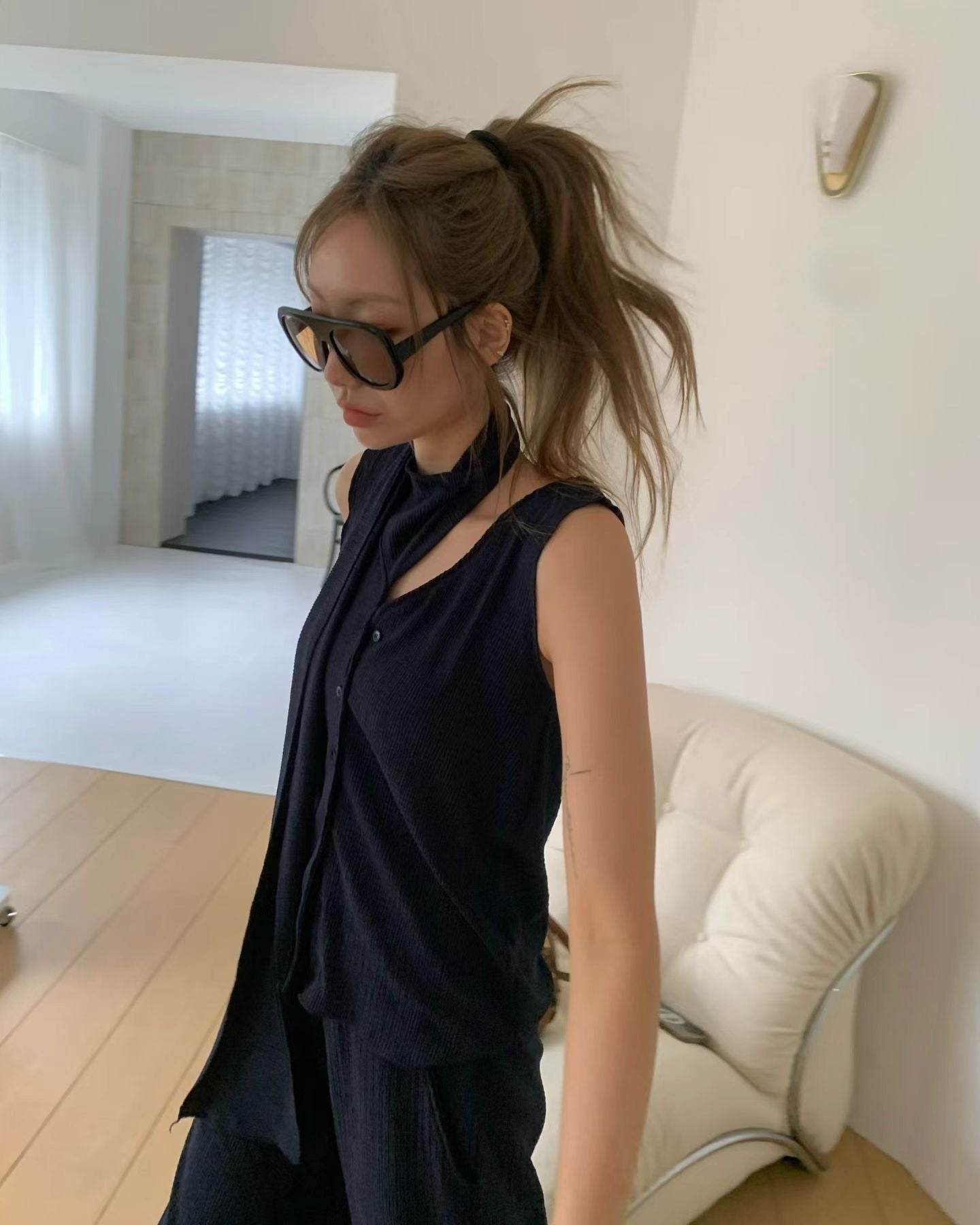 樹紋掛頸鈕扣背心 ( 白/深藍 )