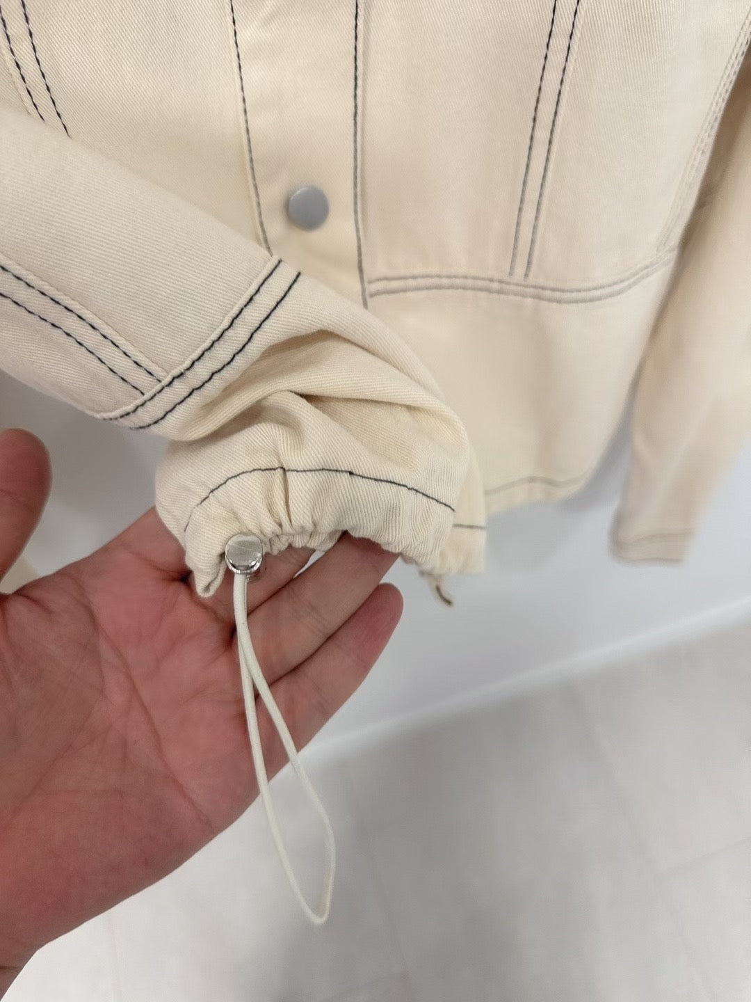 明線薄斜布外套 ( 黑/米 )