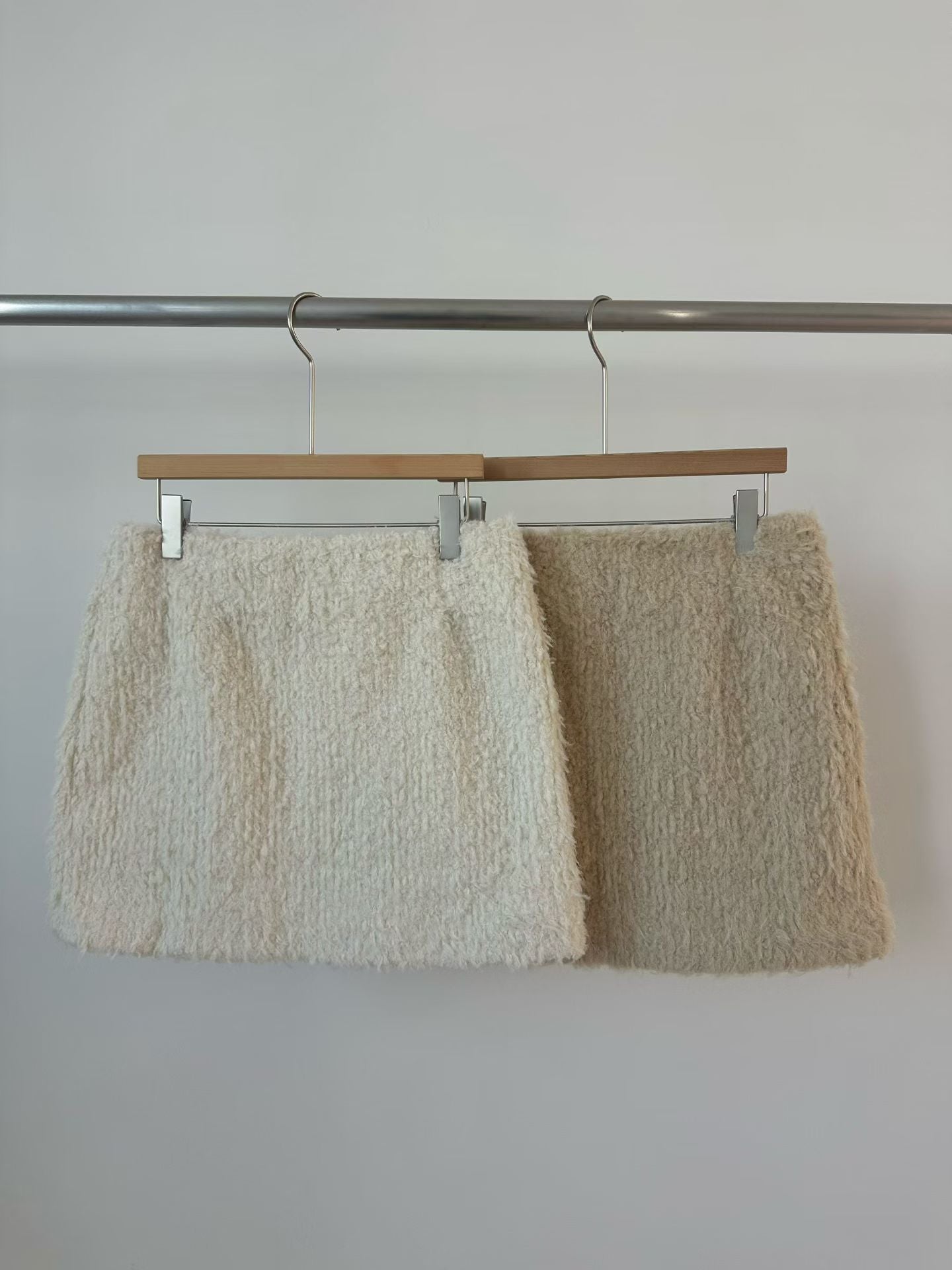 滑毛毛半截短裙 ( 白/杏 )