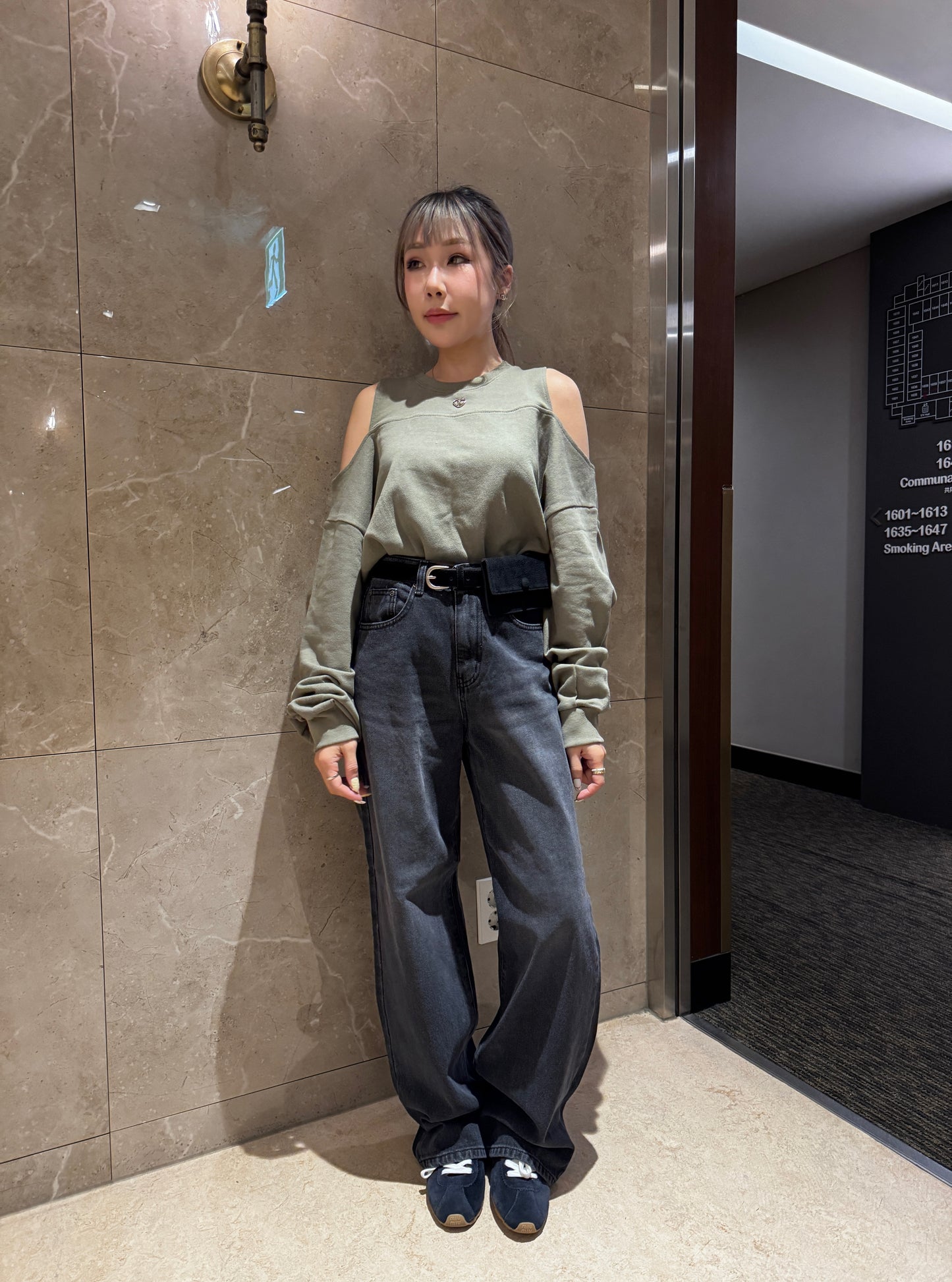 心心銀扣露肩衛衣 ( 黑/米白/灰/淡軍綠 )