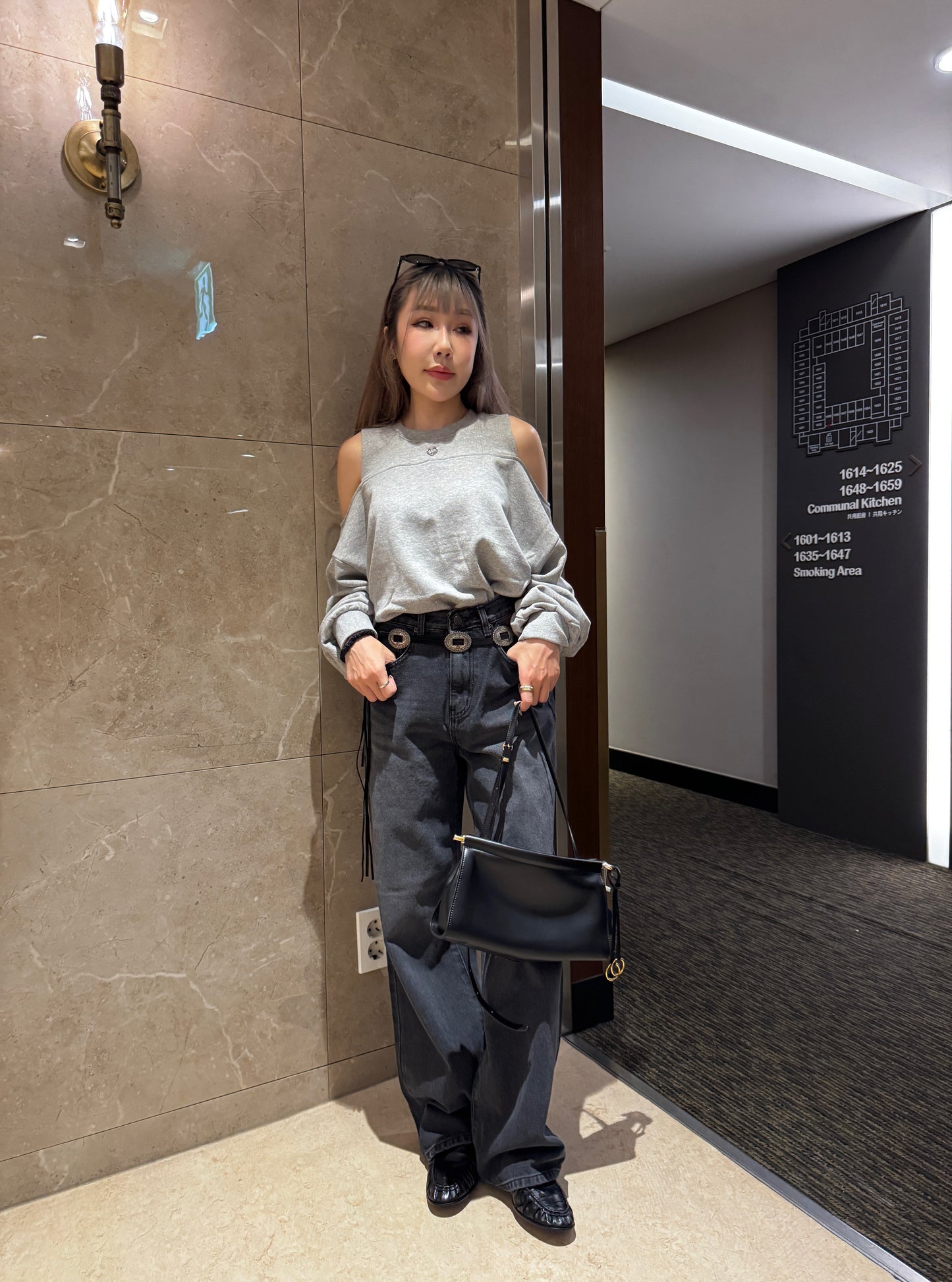 心心銀扣露肩衛衣 ( 黑/米白/灰/淡軍綠 )