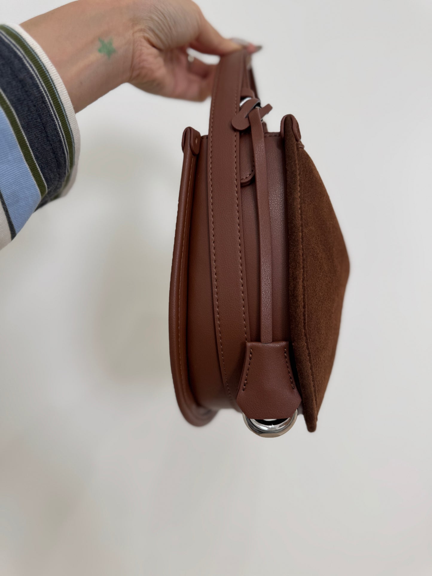 兩面真皮材質半月袋 ( 深/淺 ) 三種背法