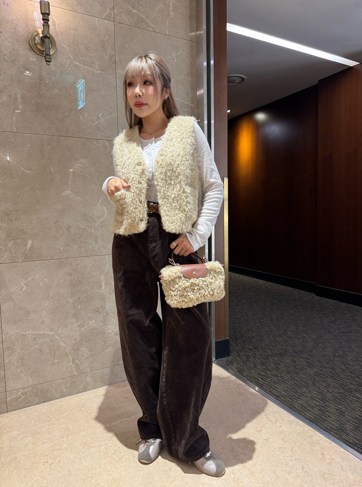 滑毛毛口袋背心外套 ( 白/杏 )