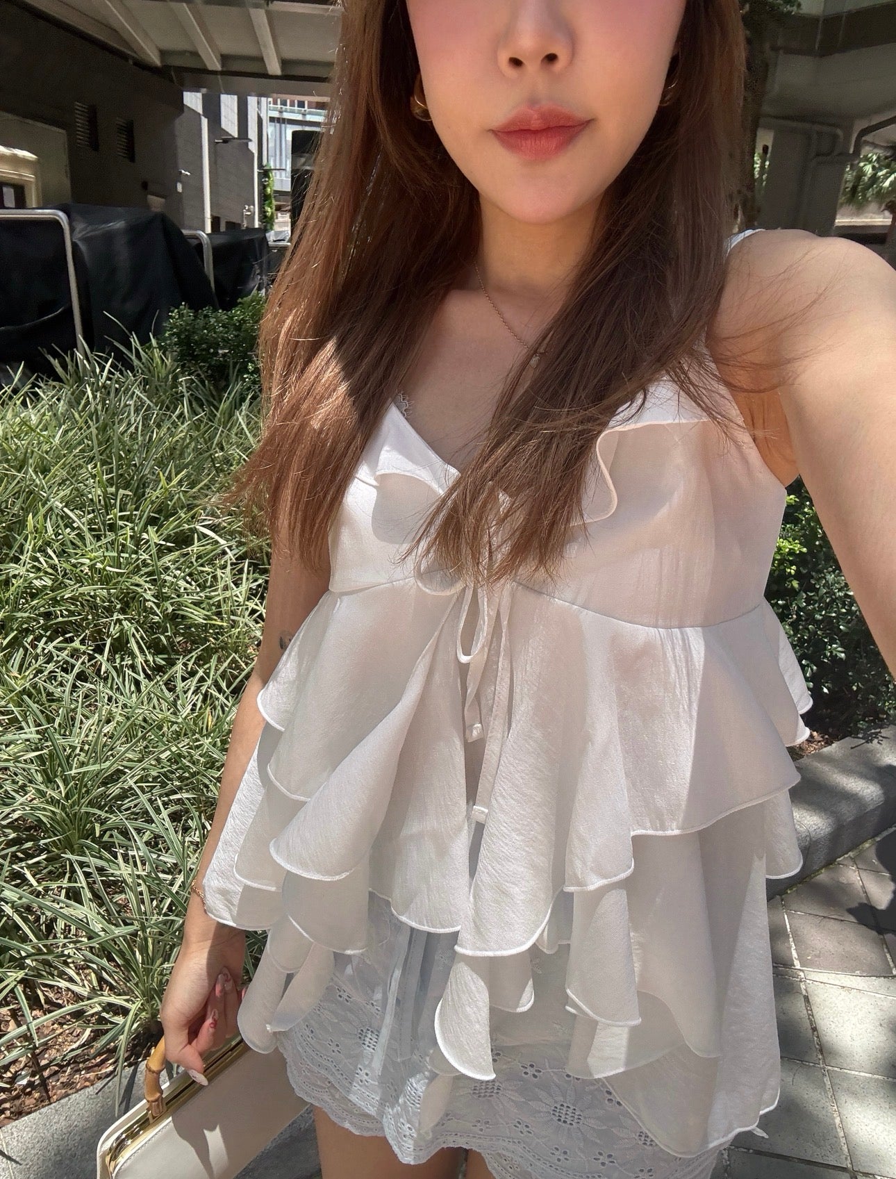 高質尖腳RUFFLE吊帶背心 ( 黑/白 )