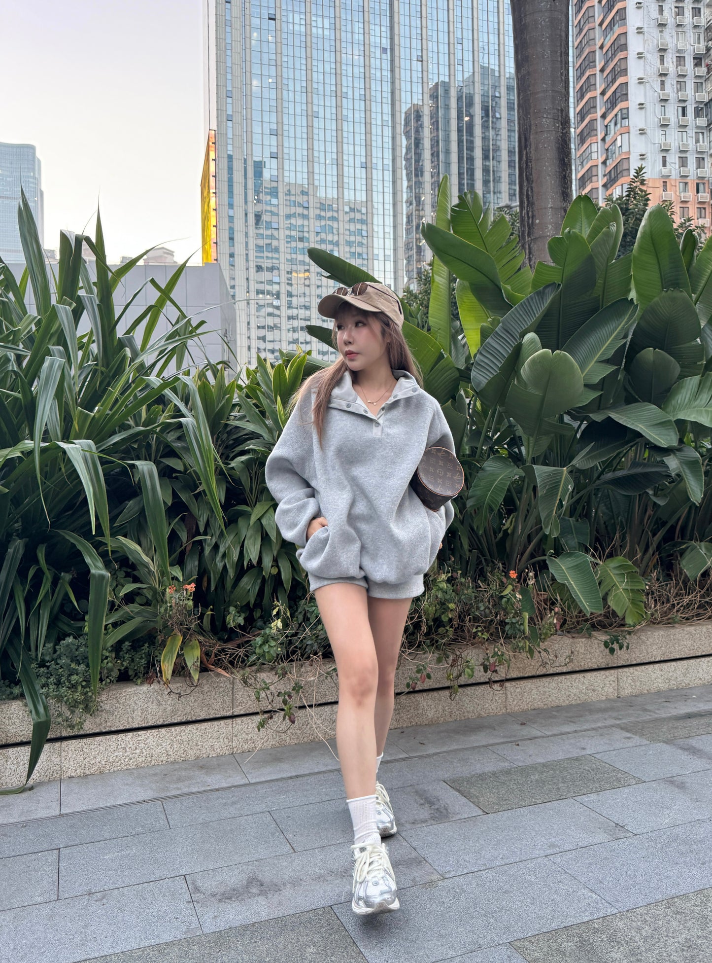 後刺繡運動套裝 ( 灰/米 )