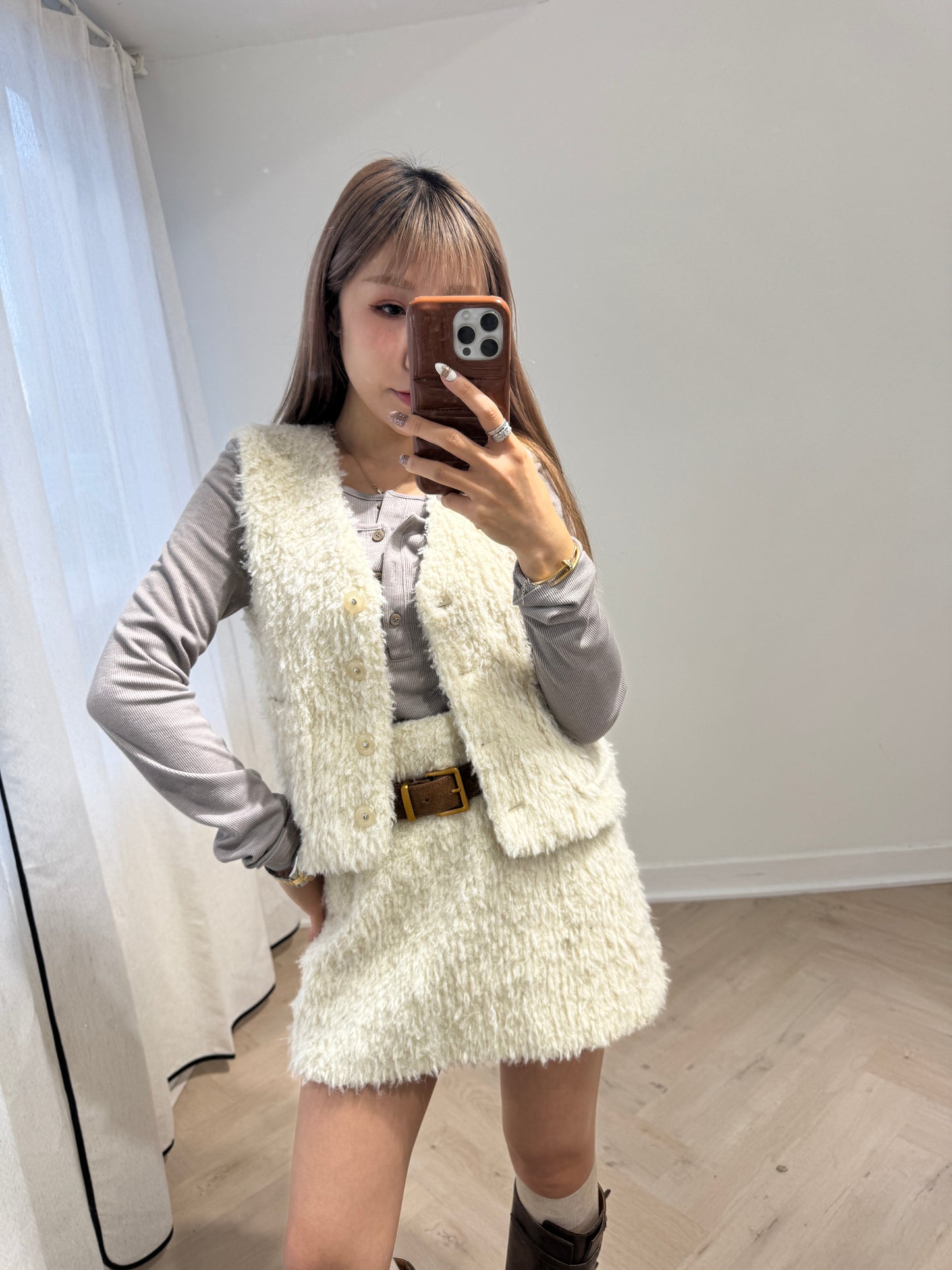 滑毛毛口袋背心外套 ( 白/杏 )