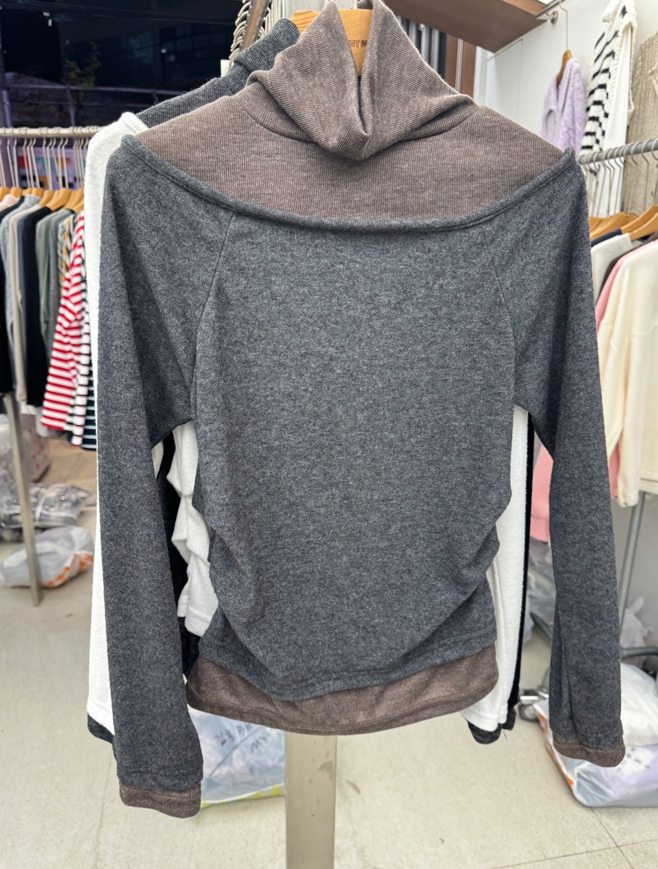 假兩件拼色樽領上衣 ( 黑白/啡灰/黑灰 )