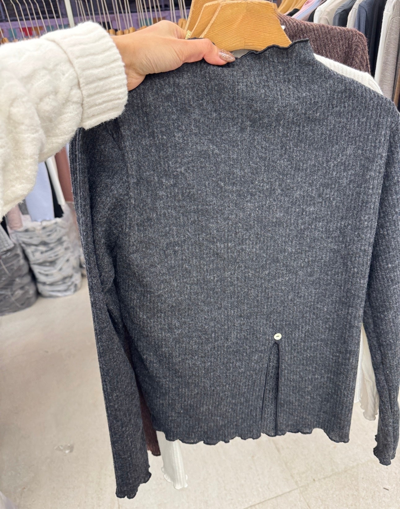 直紋木耳邊側鈕扣上衣 ( 米白/啡/深灰 )