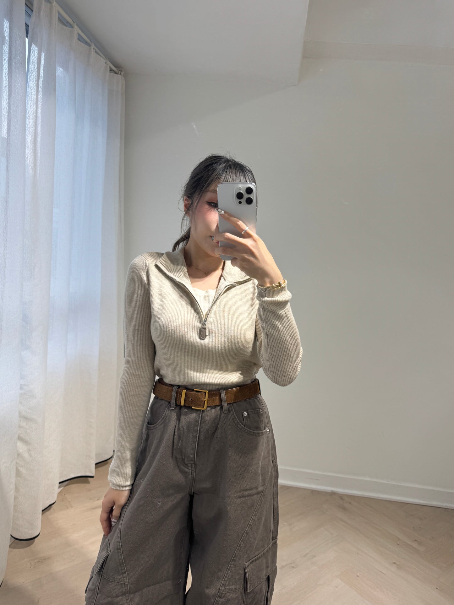 皮扣拉鍊假兩件上衣 ( 杏/米白 )