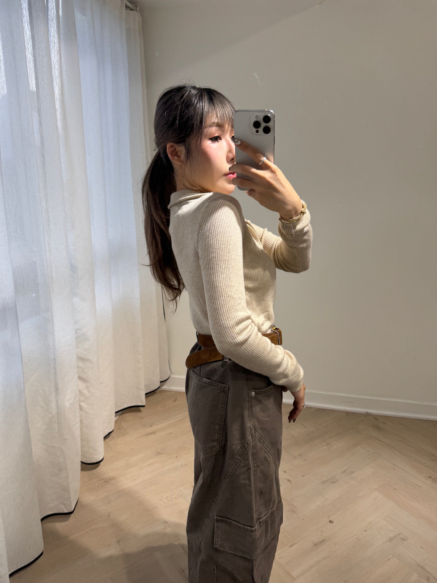 皮扣拉鍊假兩件上衣 ( 杏/米白 )