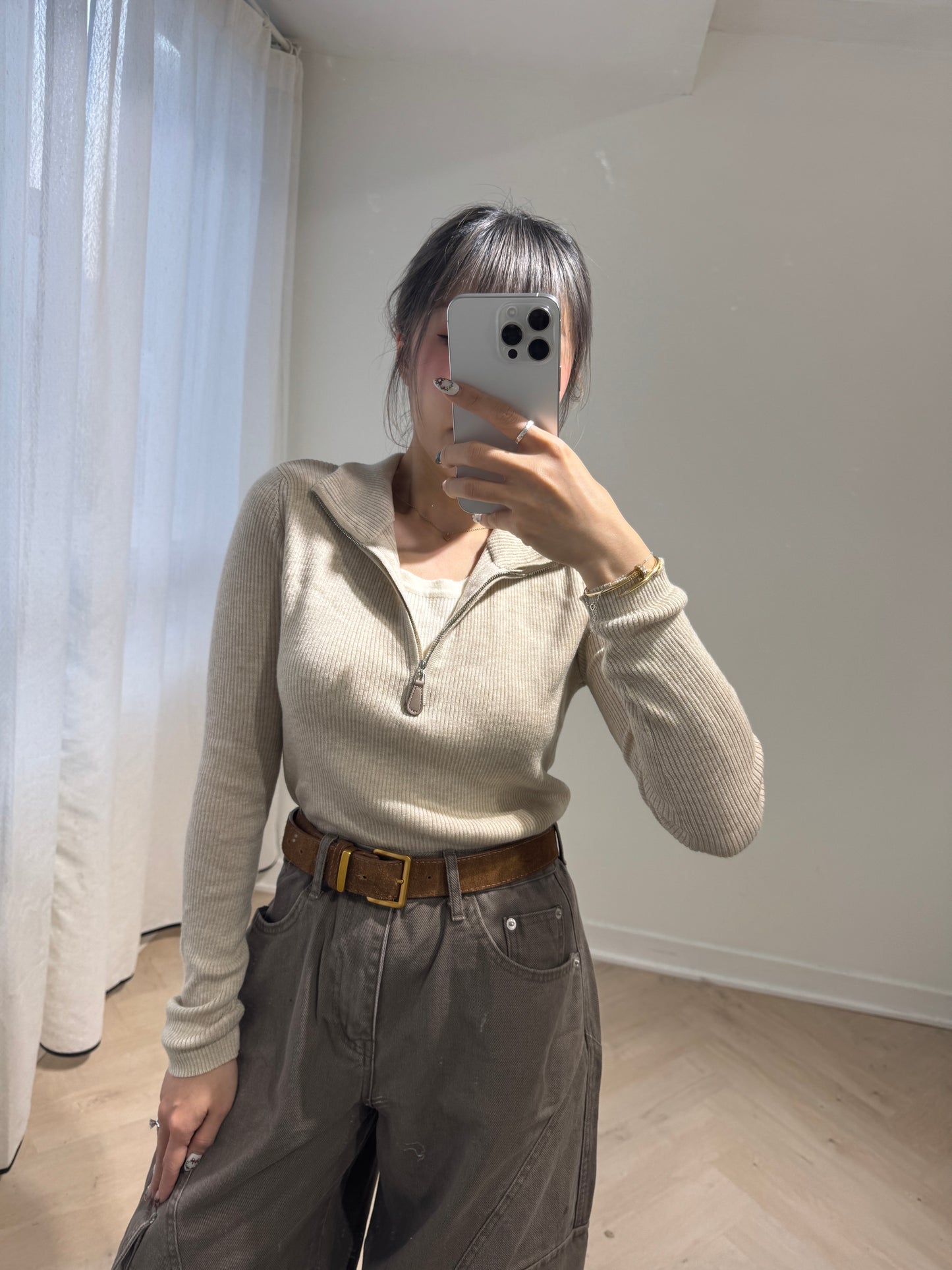 皮扣拉鍊假兩件上衣 ( 杏/米白 )