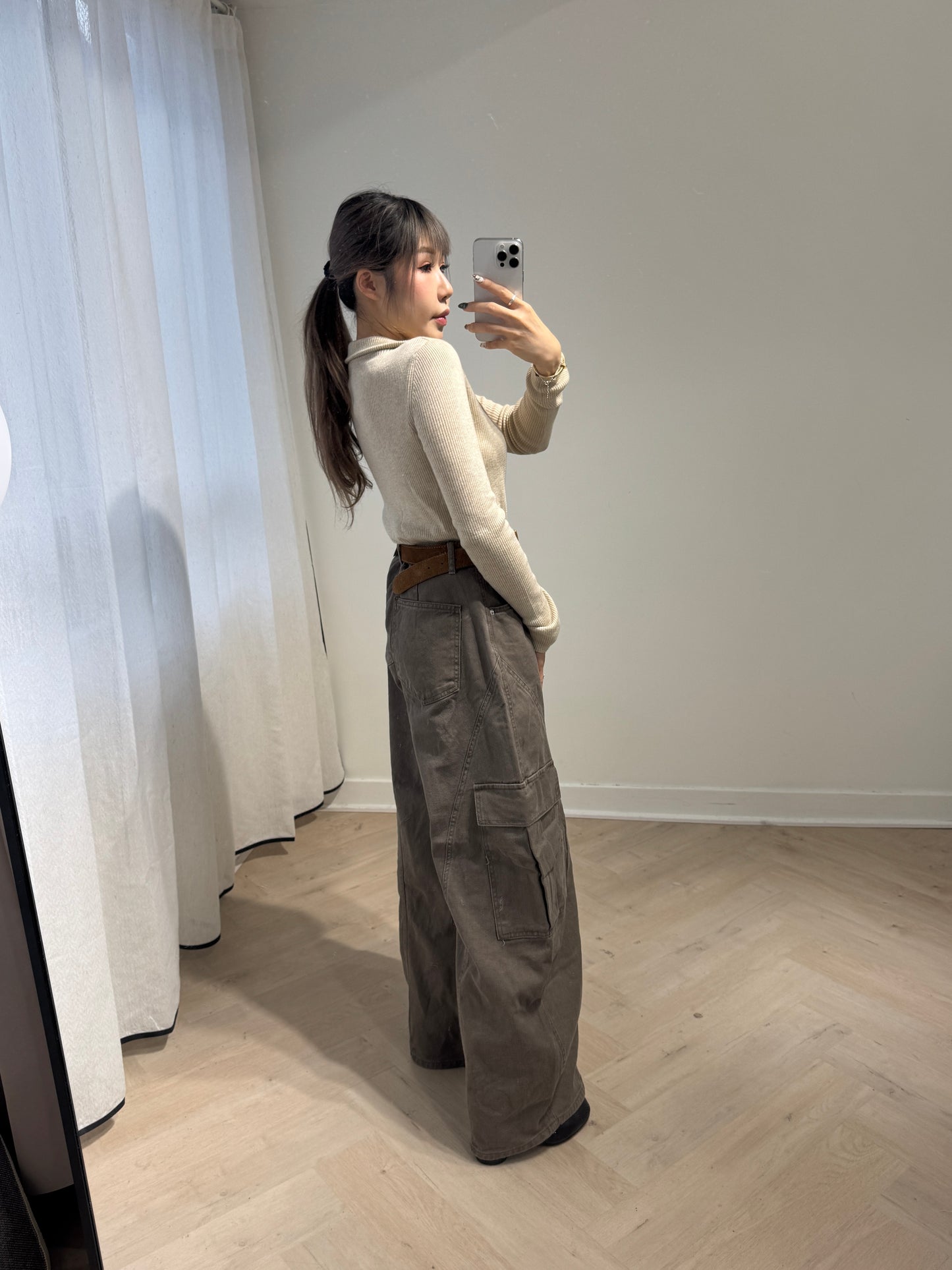 皮扣拉鍊假兩件上衣 ( 杏/米白 )