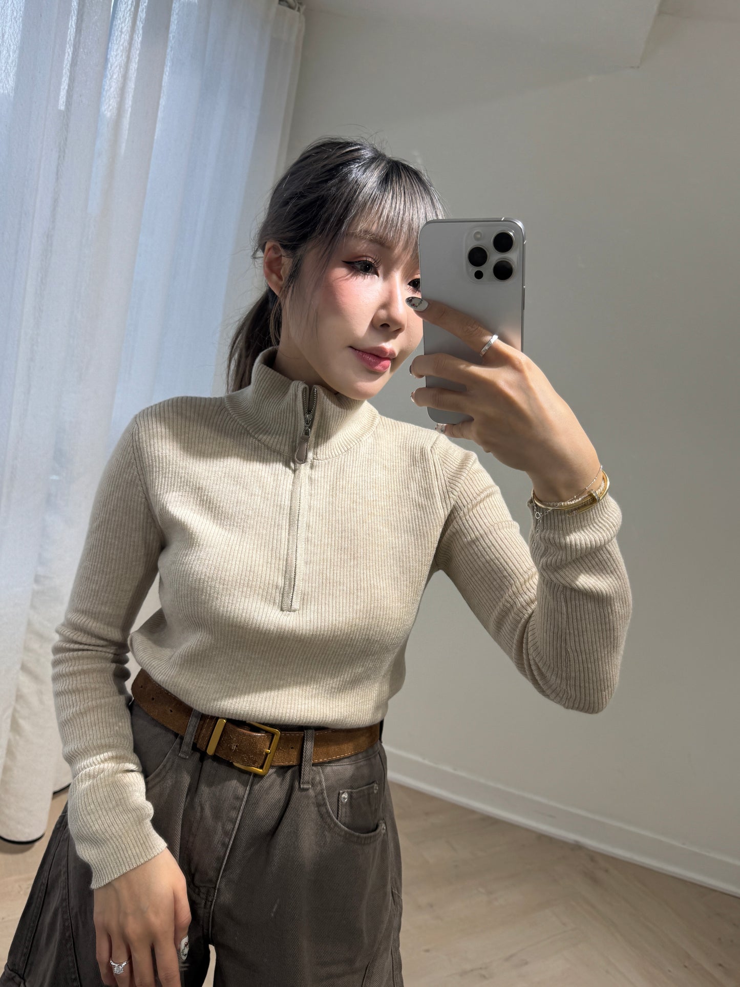 皮扣拉鍊假兩件上衣 ( 杏/米白 )