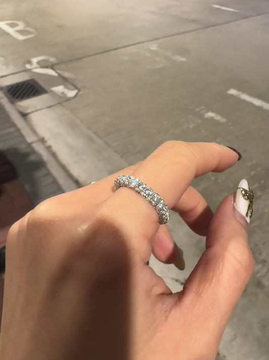 高碳鑽圍圈閃石戒指